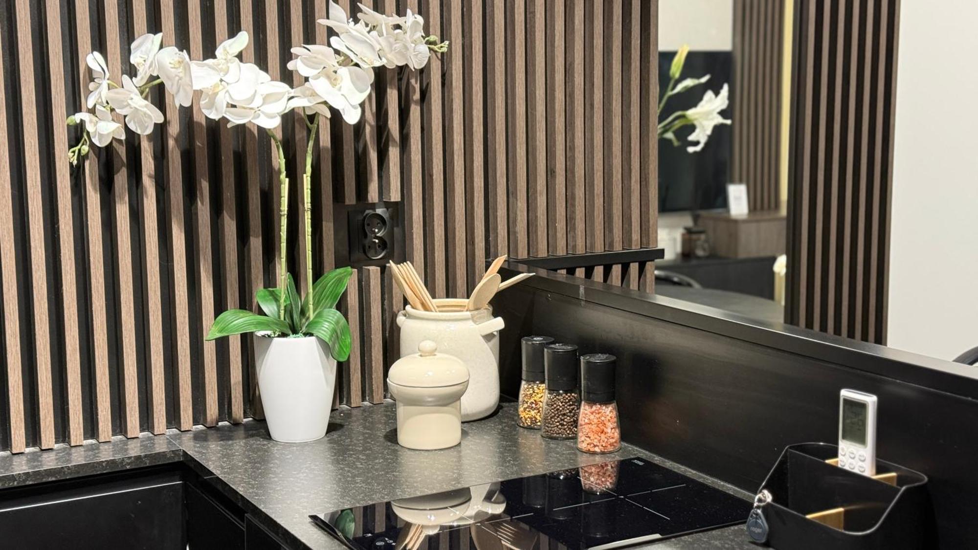 Cracow Old Town Luxury Apartments, Pool & Gym & Sauna & Parking & 24h Self Check-in *