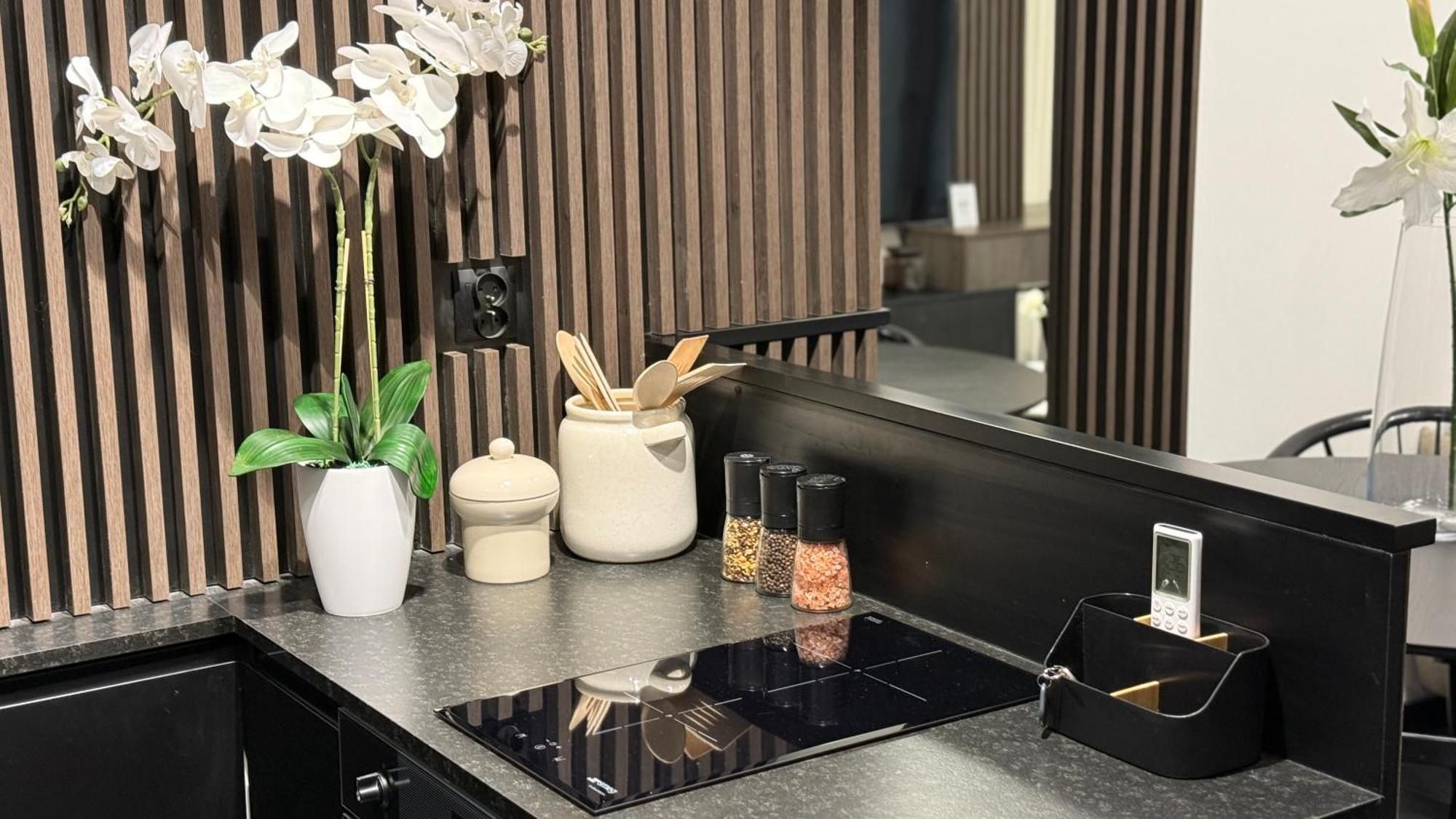 Cracow Old Town Luxury Apartments, Pool & Gym & Sauna & Parking & 24h Self Check-in *